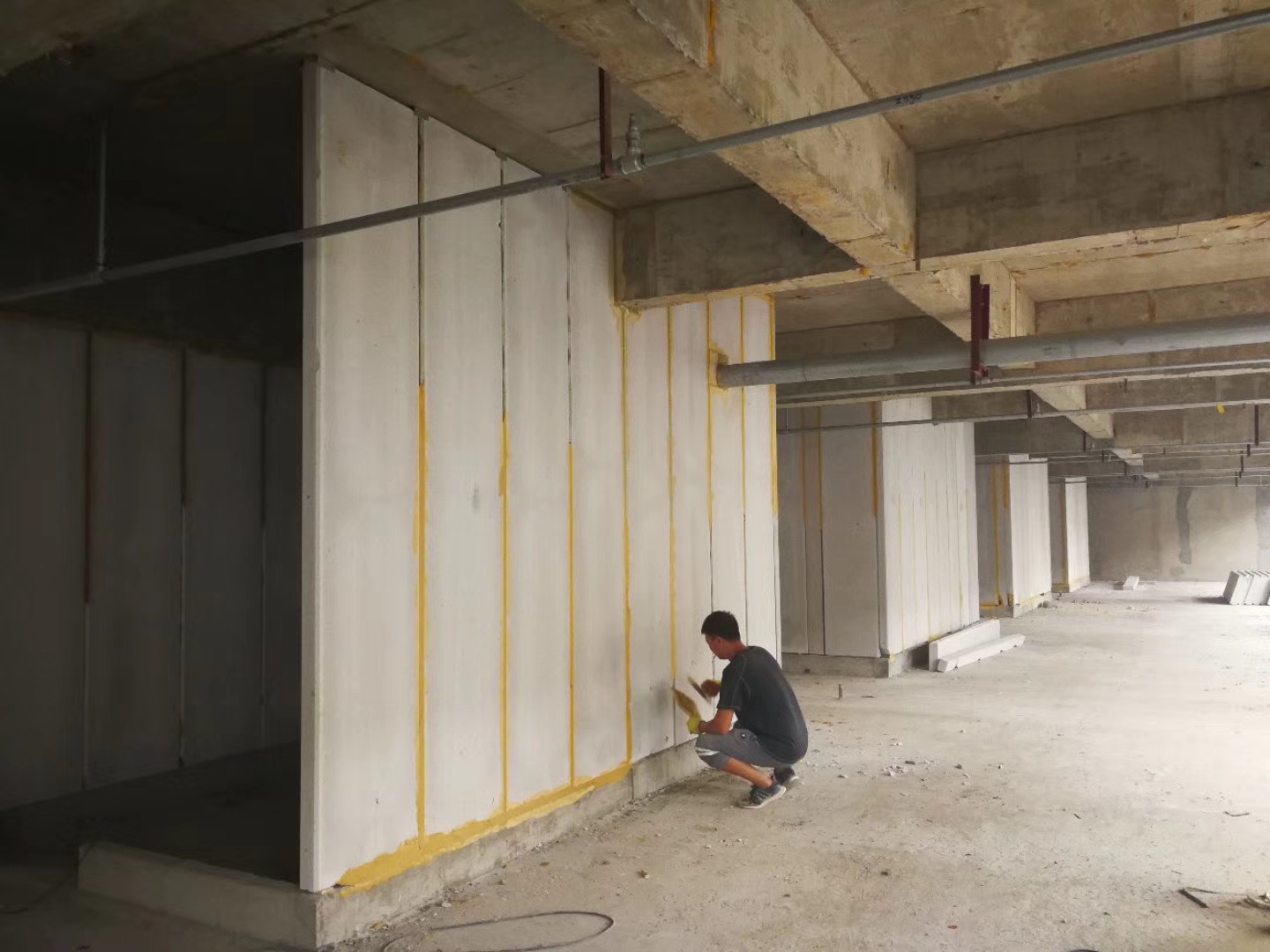 勐海无机发泡轻骨料混凝土隔墙板施工技术性能研究